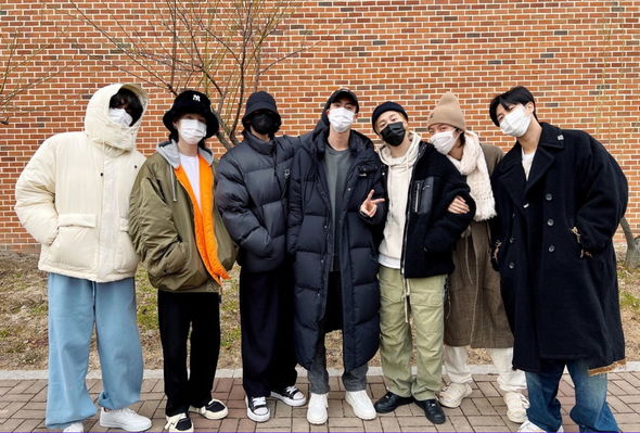 BTS ulduzu saçını kəsdirmək məcburiyyətində qaldı - FOTO