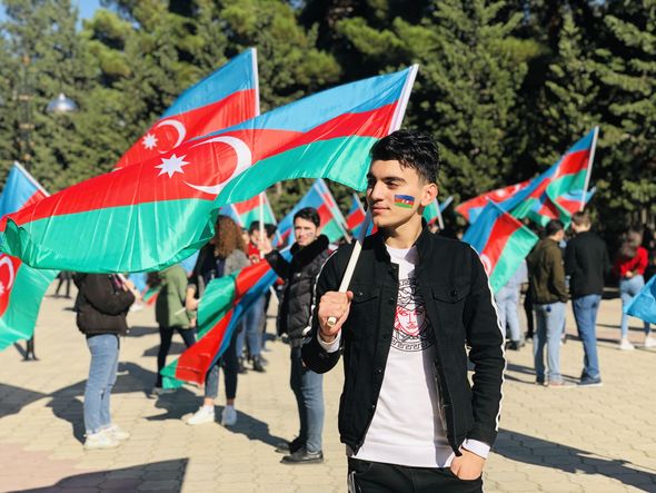 BDU-dan Bayraq Gününə töhfə: "Üç rəngin kölgəsində!" - FOTO/VİDEO