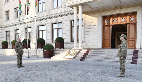 Prezident Müdafiə Nazirliyinin Mərkəzi Komanda Məntəqəsində operativ müşavirə keçirib - FOTO/VİDEO + YENİLƏNİB