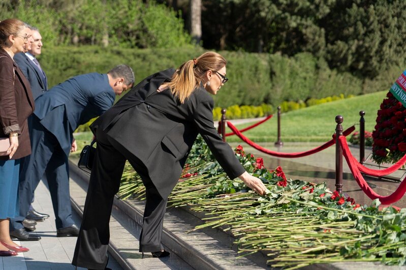 İCMA üzvləri Fəxri xiyabanı ziyarət etdilər - FOTO
