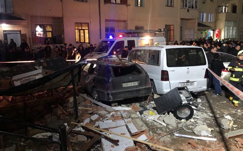 Xırdalanda yaşayış binasında partlayış zamanı 4 nəfər xəsarət alıb