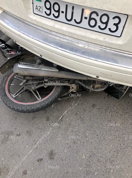 Bakıda ağır qəza: Motosiklet "Volkswagen"lə toqquşdu - FOTO