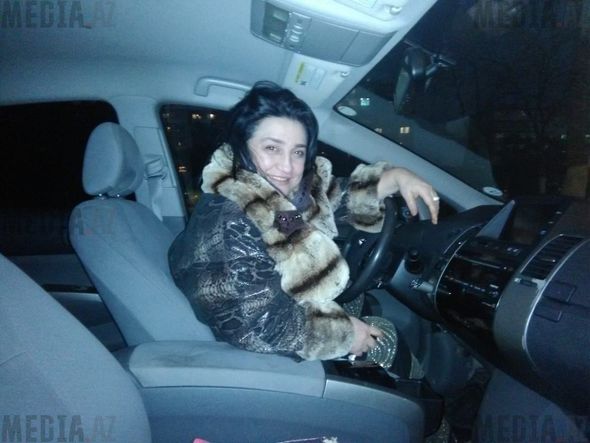 Müğənni Gülarə Ağazadə: "Kişilər söz atır, telefon nömrəmi istəyirlər..." - FOTO