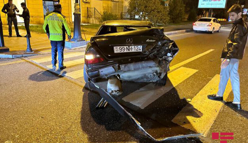 Bakıda piyadaya yol verən sürücü qəzaya uğradı - FOTO
