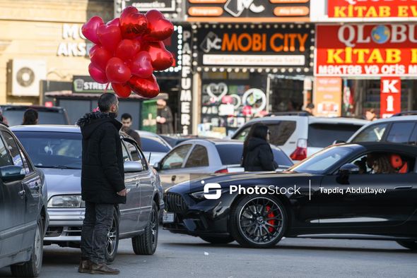 Paytaxtda Sevgililər Günü ab-havası - FOTOREPORTAJ