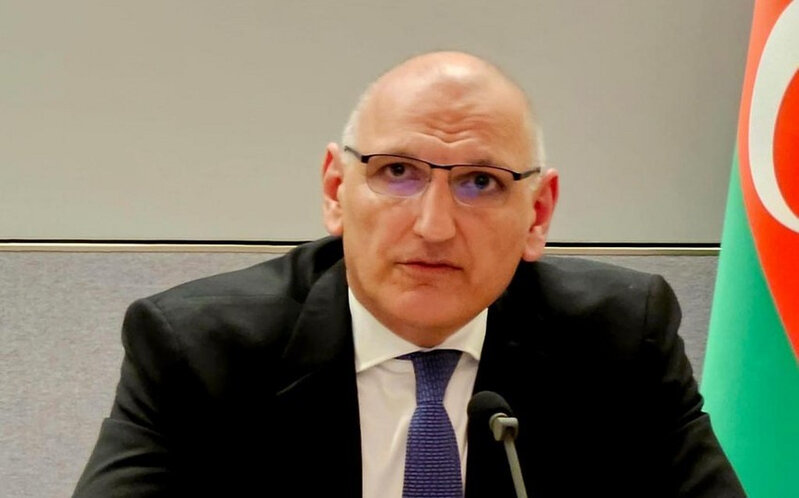 Elçin Əmirbəyov: 