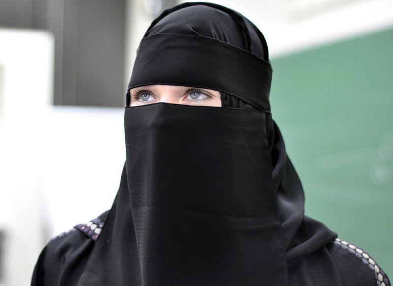 Özbəkistanda üzü örtən geyimlər QADAĞAN EDİLİR
