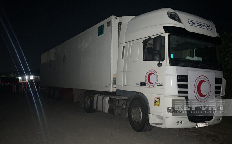 Qarabağdakı içərisində un olan iki yük maşını Ağdam-Xankəndi yolunda gözləyir