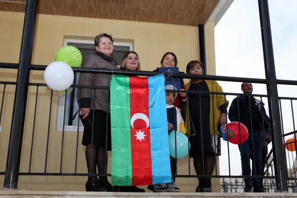 Daha dörd rayonda şəhid ailələrinə və Qarabağ müharibəsi əlillərinə ev verildi - FOTO
