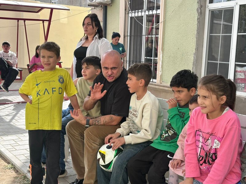 Miri Yusif doğum gününü kimsəsiz uşaqlarla keçirdi - FOTOLAR