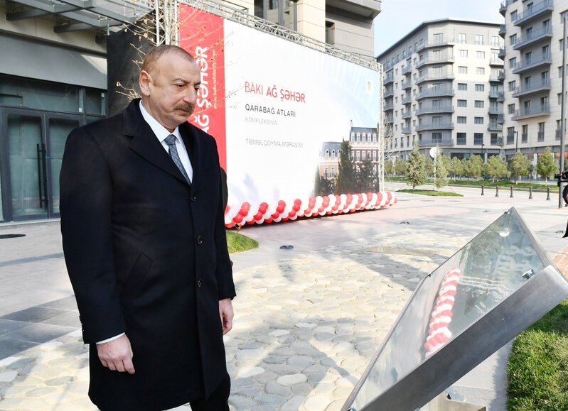 Prezident Ağ Şəhərdə görülən işlərlə tanış oldu - FOTOLAR