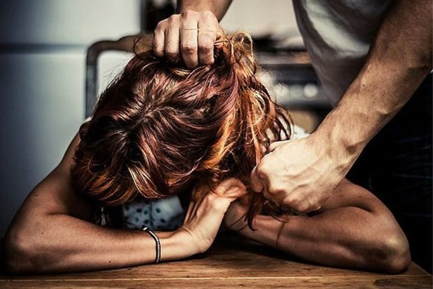 Bakıda ər arvadını vəhşicəsinə döydü