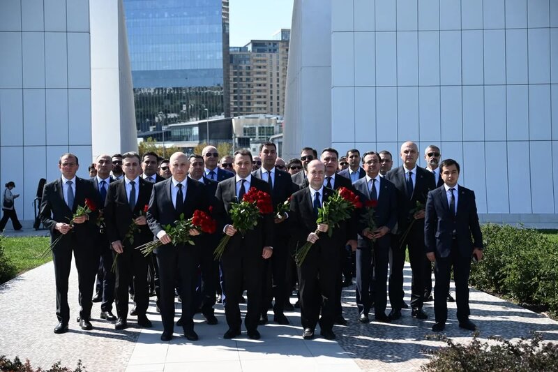 Azərbaycan XİN-in rəhbər heyəti Zəfər parkını ziyarət edib