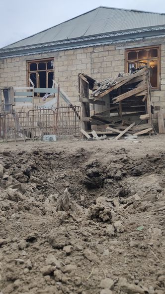 Tovuzda düşmənin mərmi atəşinə tutduğu yerdən VİDEOREPORTAJ