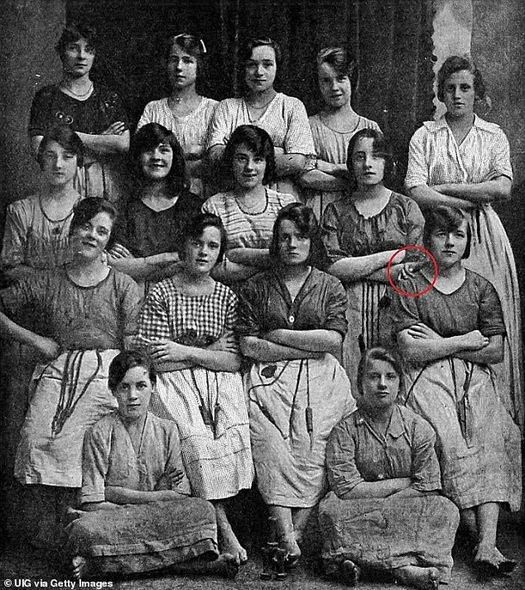 1900-cu ilə aid şəkildəki qeyri-adi detal görənləri qorxutdu - FOTO