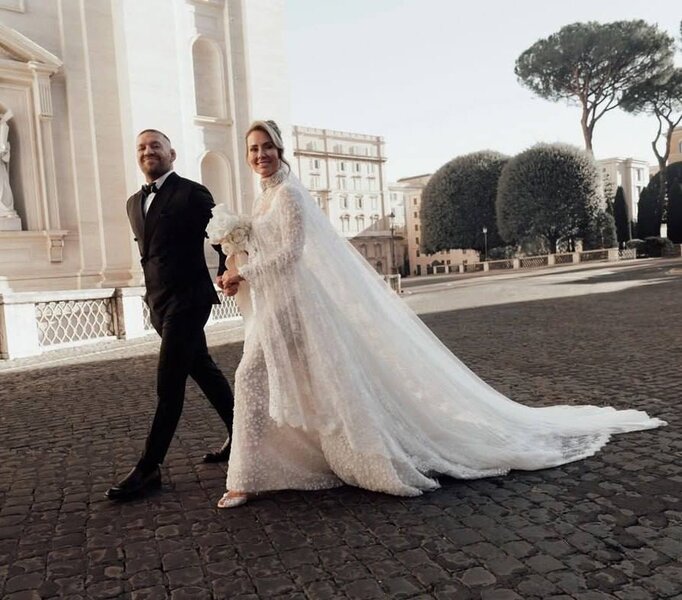 17 il sonra sevgilisi ilə evlənən Makqreqorun toyundan FOTOLAR