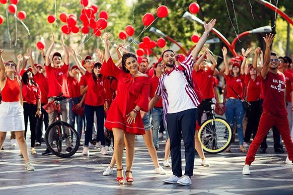 Şəhərin mərkəzində festivalsayağı reklam - VİDEO