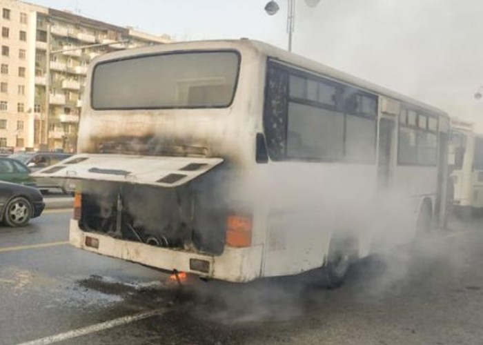 Sabunçuda sərnişin avtobusu yandı