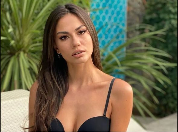 Demet Özdemir boşandıqdan sonra ilk dəfə yeni sevgilisi ilə şəklini paylaşdı - FOTO