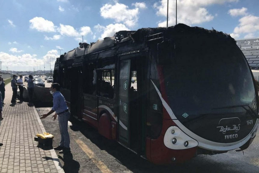 Bakıda daha bir sərnişin avtobusu yandı