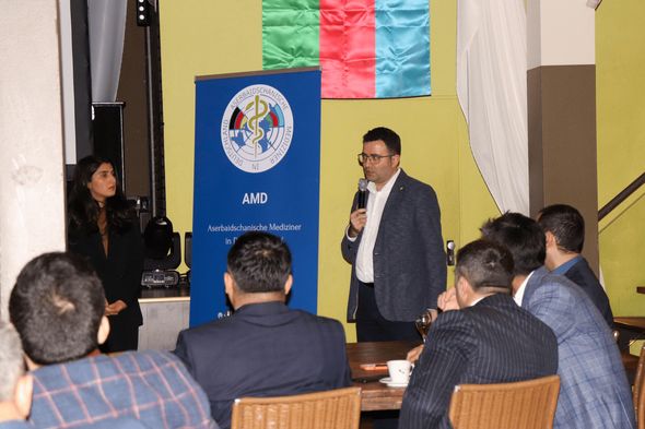 Vüqar Qurbanov Almaniyada azərbaycanlı həkimlərlə görüşdü - FOTO