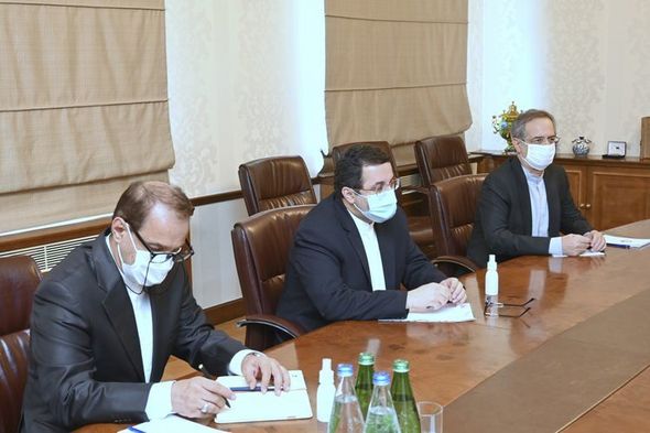 Ceyhun Bayramov İran səfirini diplomatik fəaliyyətinin başa çatması münasibətilə qəbul edib - FOTO