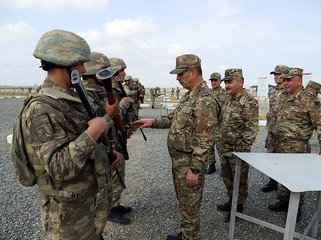 Zakir Həsənov döyüş hazırlığı üzrə məşğələləri izləyib - FOTO