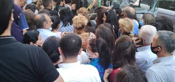 Bakıda avtobuslarda sərnişin sıxlığı acınacaqlı vəziyyət yaratdı: Nə sosial məsafə var, nə maska - FOTO