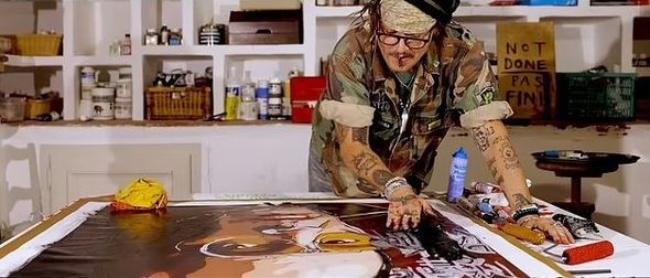 Depp rəsmlərini sataraq 5 milyon dollardan çox qazanıb - FOTO