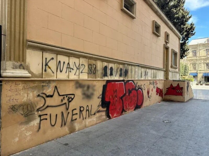 Nizami Kino Mərkəzinin divarlarına qraffiti çəkən şəxs həbs edildi