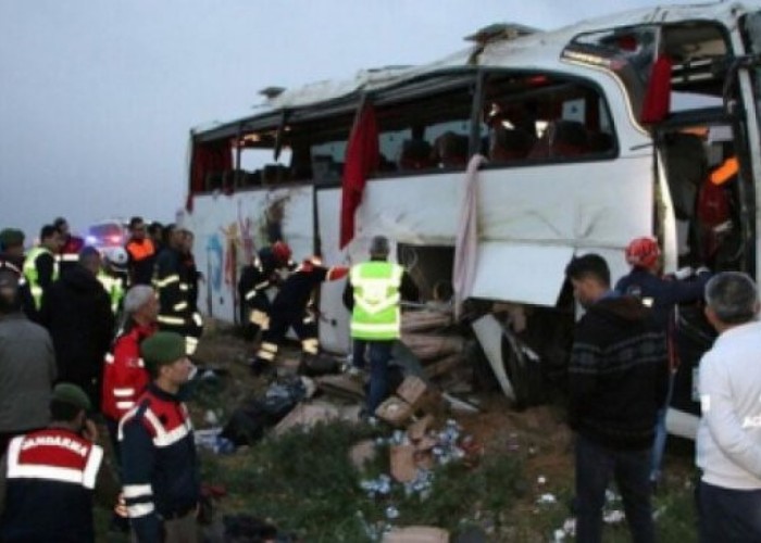 Türkiyədə turist avtobusu qəzaya uğrayıb - ÖLƏNLƏR VAR