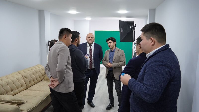 Qazaxıstandan gələn nümayəndə heyəti 'Azxeber Media'nı ziyarət etdi - FOTOLAR