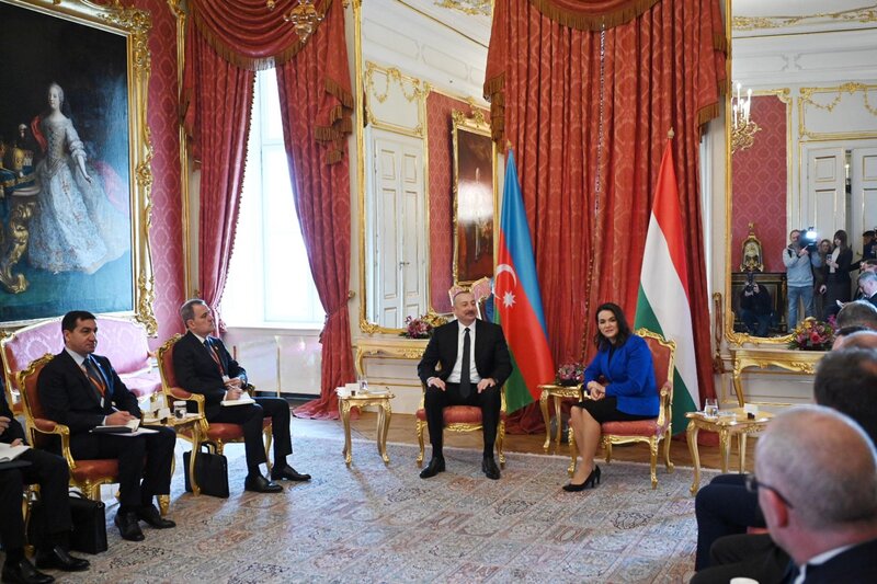 Azərbaycan və Macarıstan prezidentlərinin geniş tərkibdə görüşü oldu