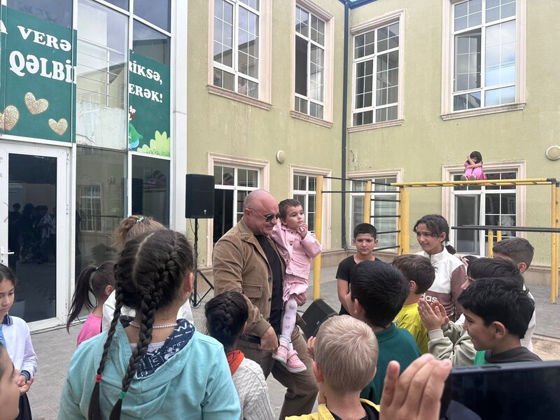 Miri Yusif doğum gününü kimsəsiz uşaqlarla keçirdi - FOTOLAR