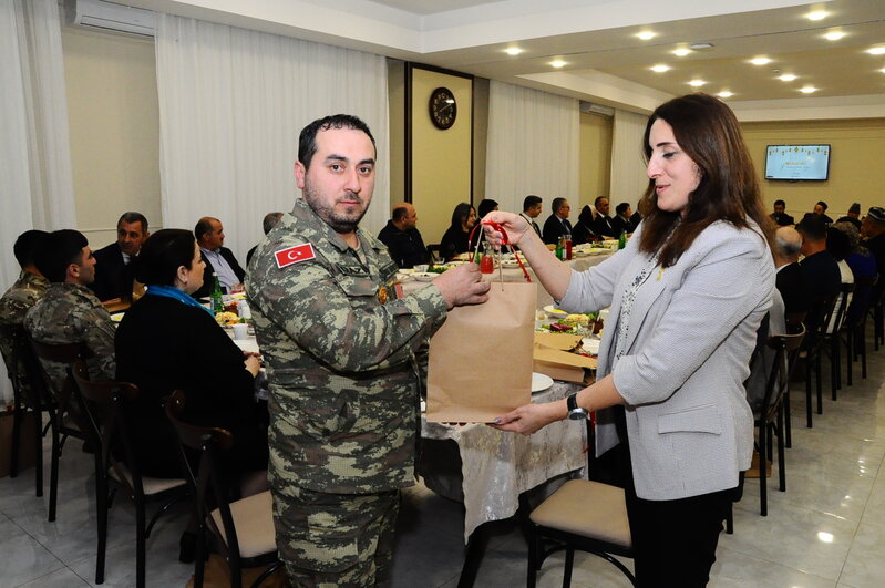 Naftalanda İftar süfrəsi açılıb - FOTOLAR
