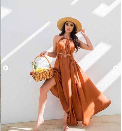 Pərvin dərin yarığı ilə diqqət çəkdi - FOTOLAR