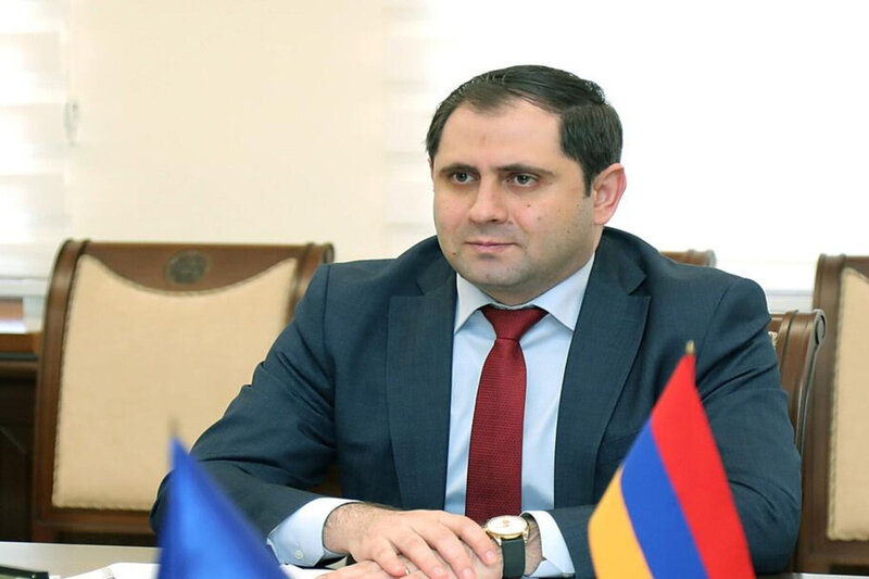 Ermənistan müdafiə naziri Fransaya səfər etdi