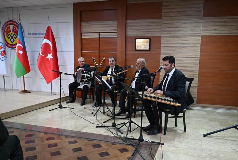 Qırğız-Türk Manas Universitetində Zəfər Gününün 5-ci ildönümünə həsr olunmuş tədbir keçirilib - FOTOLAR