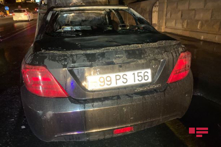 Bakıda avtomobilin yanması tıxaca səbəb oldu – Sürücü tapılmır / FOTO