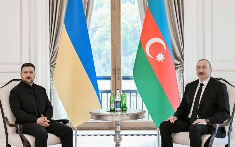 Prezidentlər mətbuata bəyanatlarla çıxış etdilər