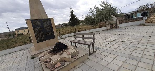 Azərbaycanda şəhidlər bulağında qoyun saxlayırlar - FOTO