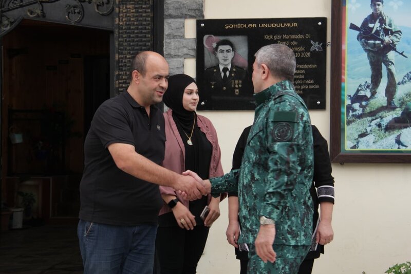 Elçin Quliyev şəhid ailələrini ziyarət etdi - FOTOLAR