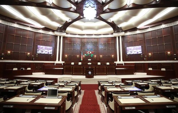 Parlamentin bu şöbəsinin müdiri vəzifəsindən azad edildi – Yeni təyinat oldu 