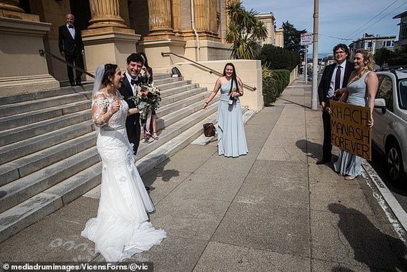 Pandemiya ilə əlaqədar boş qalan nikah mərasimində gənclərə xoş sürpriz - FOTO