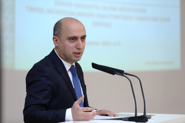 Elm və təhsil naziri: 'Müəllimə qızıl hədiyyəsi vermək ayıbdır