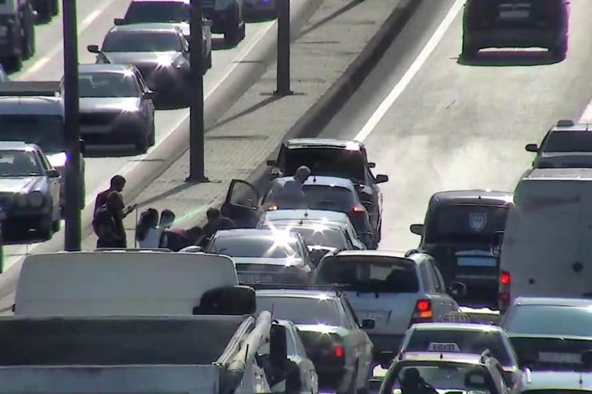 Bakının Ziya Bünyadov prospektində yol qəzası baş verib