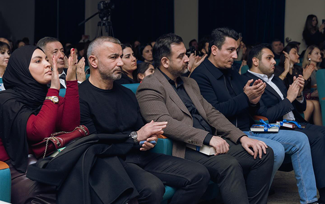 Qurban Qurbanov həyat yoldaşı ilə tədbirdə - FOTO