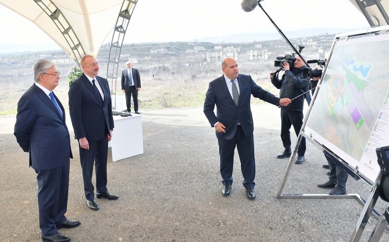 Qazaxıstan Prezidenti Füzuli şəhərinin Baş planı ilə tanış olub - FOTOLAR