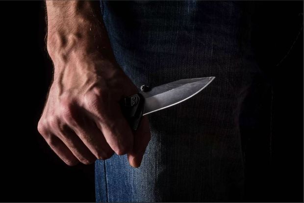 Bakıda 18 yaşlı gənc tanışını bıçaqladı