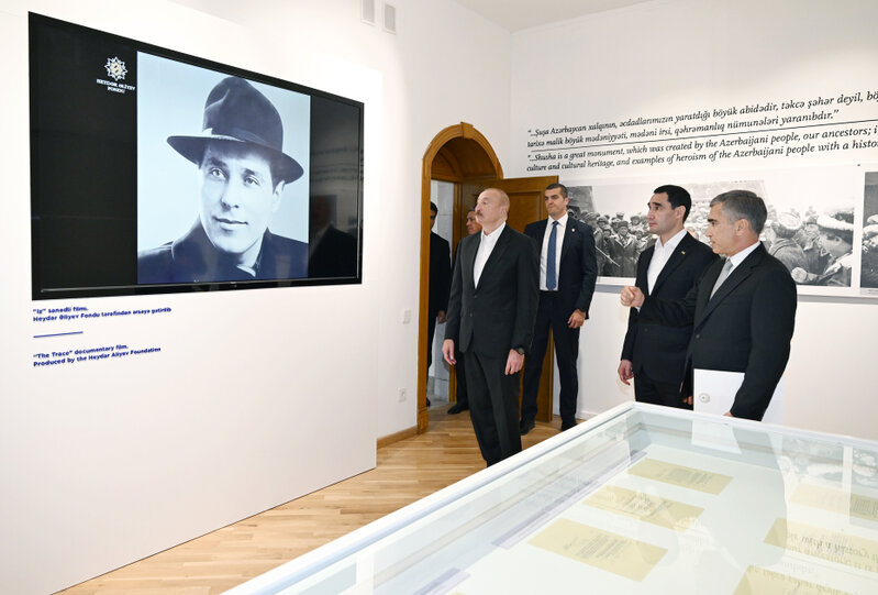 Prezidentlər Şuşa məscidində tikinti işləri ilə tanış oldular - Fotolar